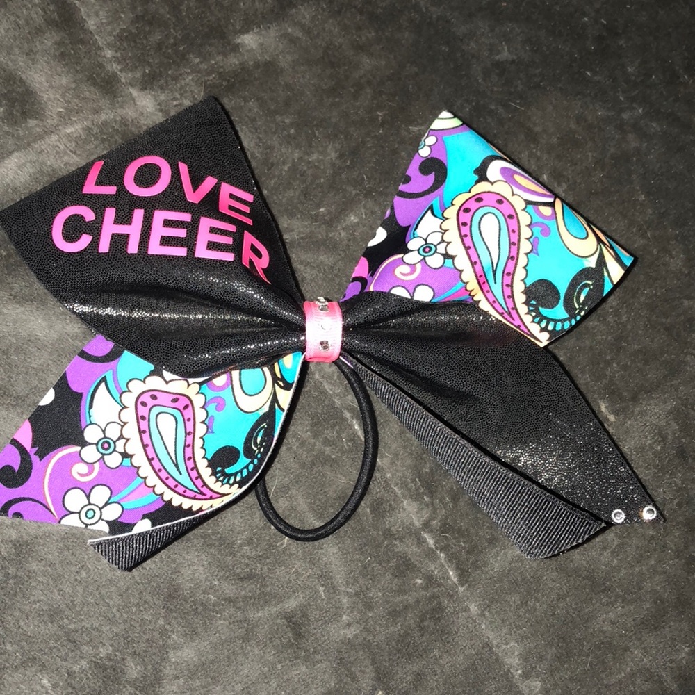 Cheer bow